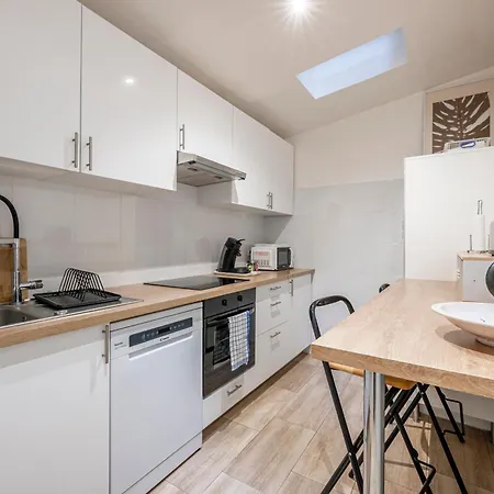 Fully Furnished Mobility Lease - Apartment
