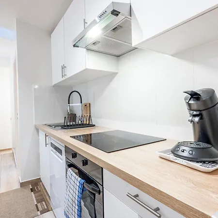 Apartment Fully Furnished Mobility Lease - *